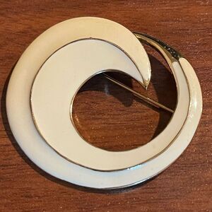 Crown Trifari Vintage Brooch Pin 70s-80s